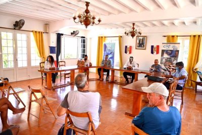 Aperçu de l\'album La CMAR rencontre les artisans de Terre de Haut.